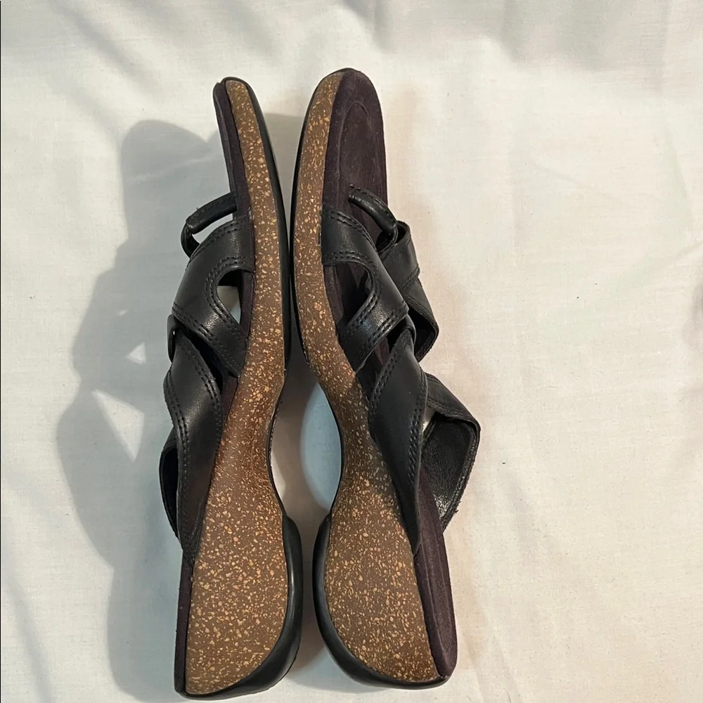 Merrell Women's Black Cross-Strap Sandals